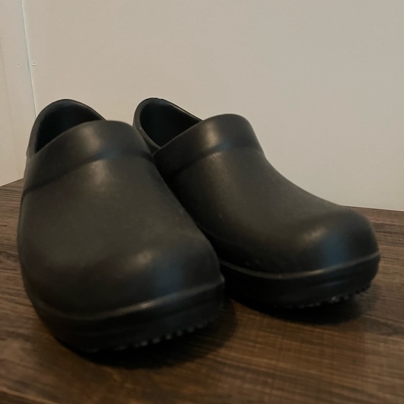 Crocs Neria Pro II Clog. Black. Size 6 - Picture 5 of 5